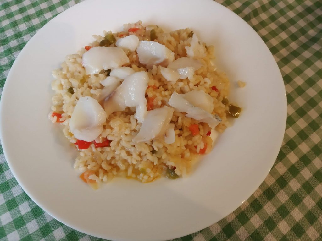 Arroz con bacalao y verduras