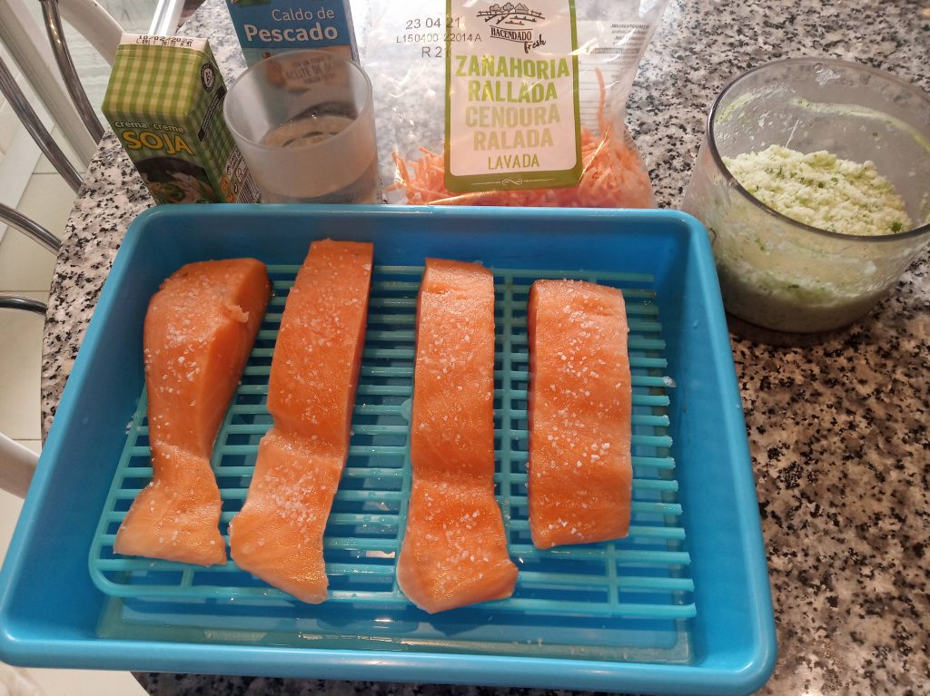 Salmón con verduritas al horno