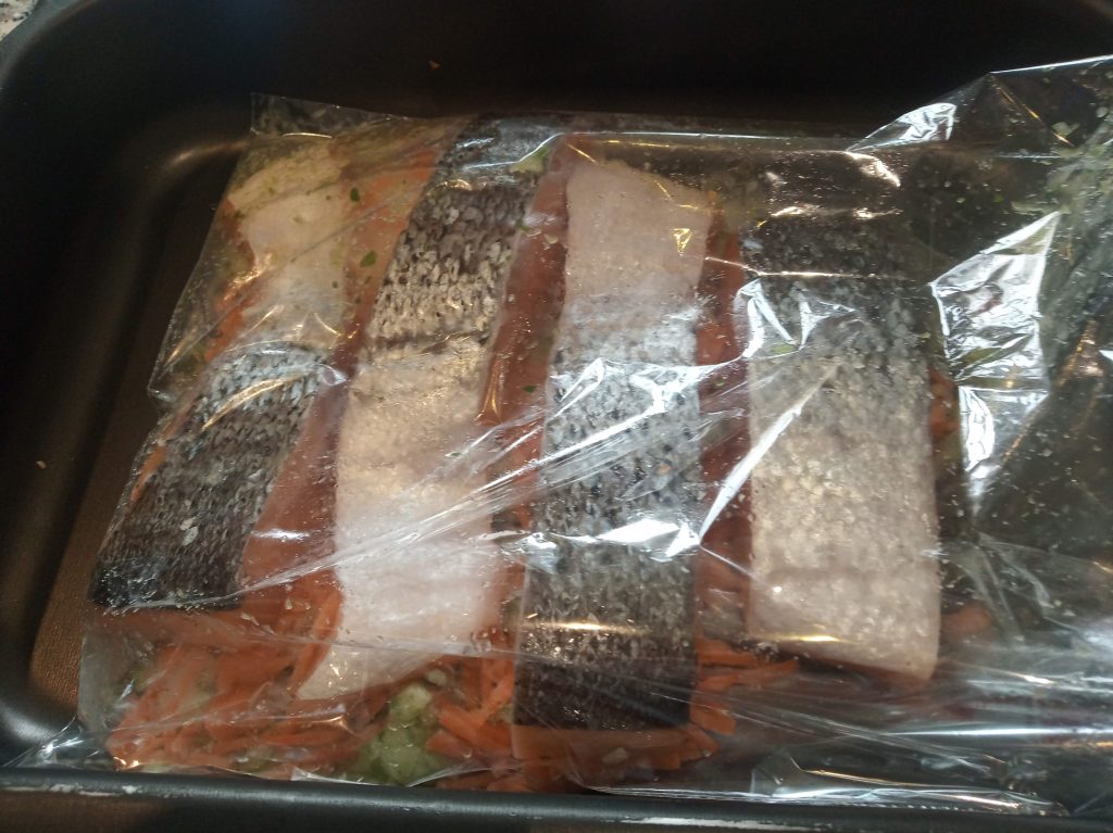 Salmón con verduritas al horno