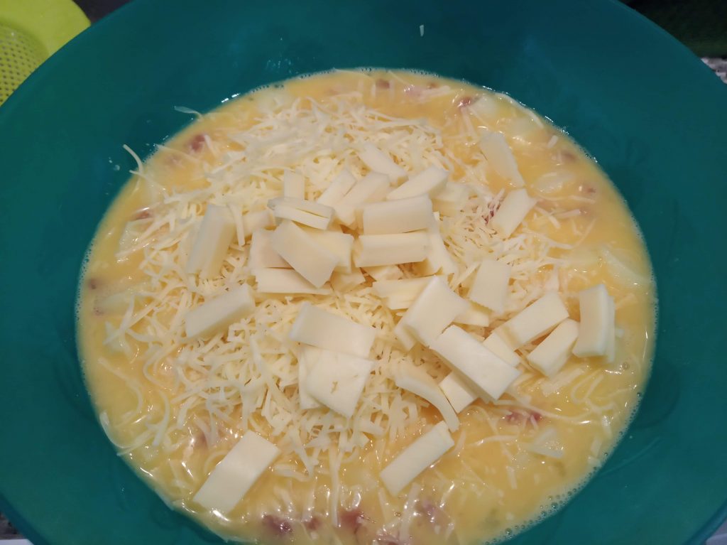 Tortilla de papas, jamón y queso al horno