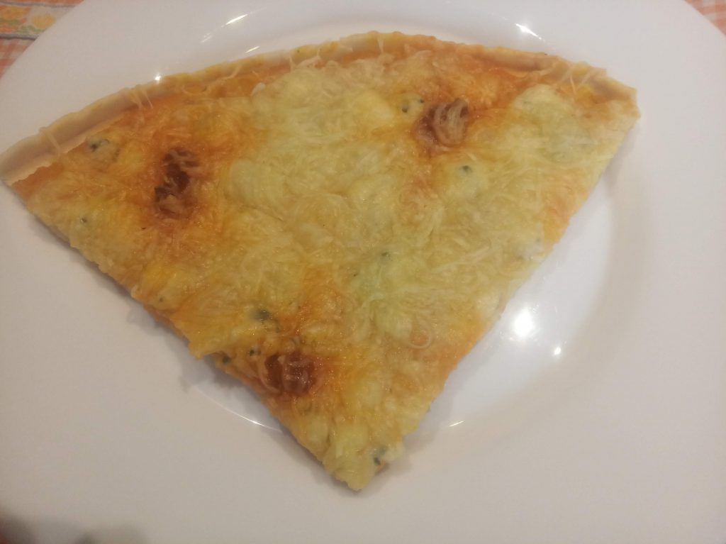 Pizza de calabaza con queso azul y sobrasada