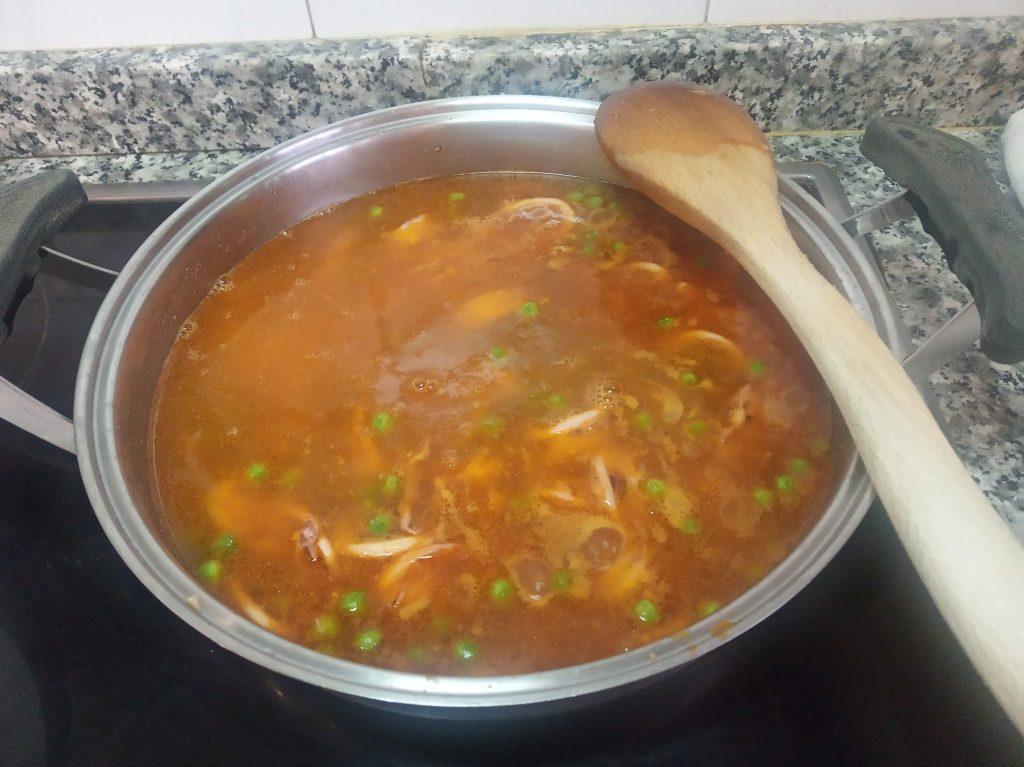 Fideos con sepia ó calamaritos