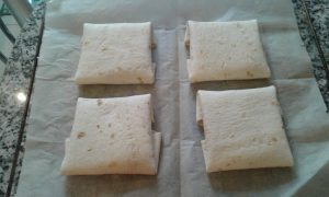 Hamburguesas 4 salsas sobre base de Piadina al horno