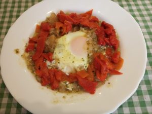 Patatas estilo Aragón con huevo