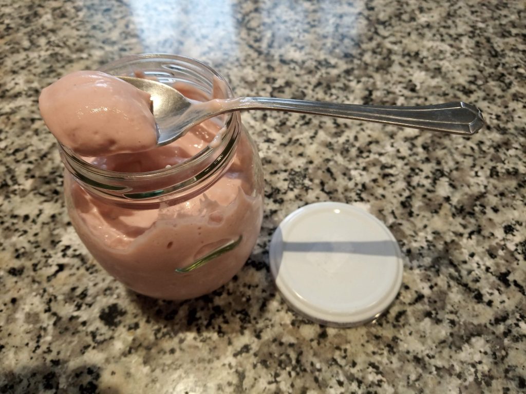 Petit de fresa casero con yogurtera