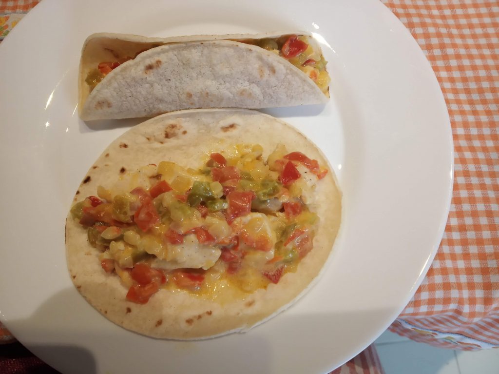 Fajitas o barquitas con pollo y pimientos al curry