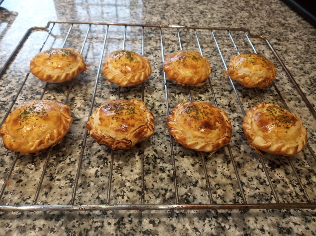 Empanadillas de hamburguesas mini de pollo