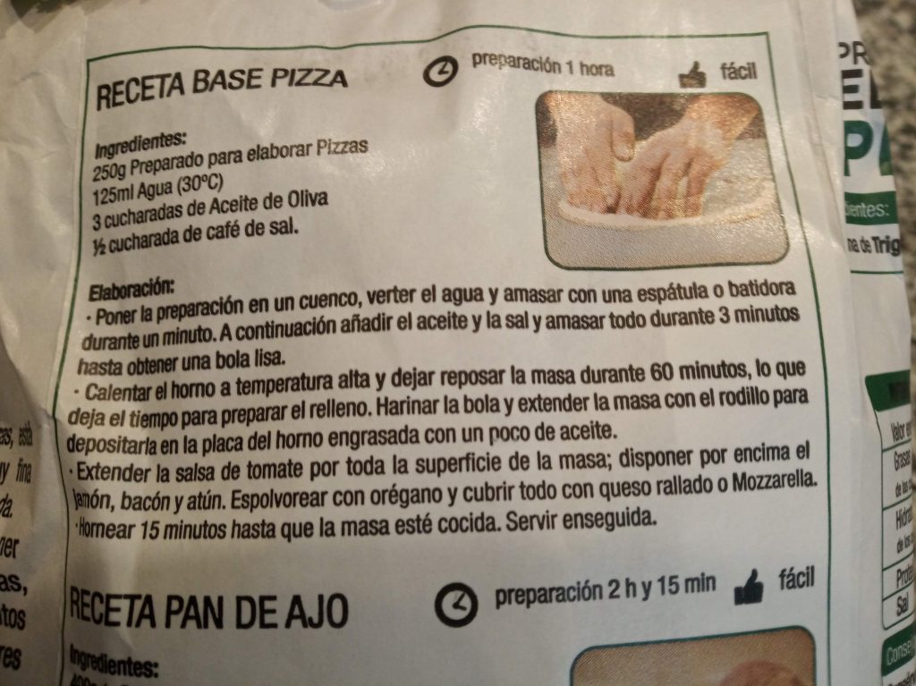 Pizza con salvado de avena, con pollo y queso de cabra