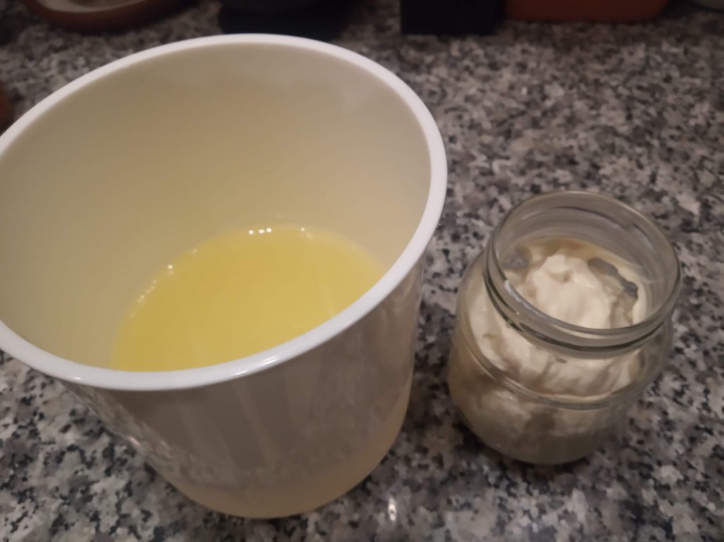 Yogur de limón con yogurtera