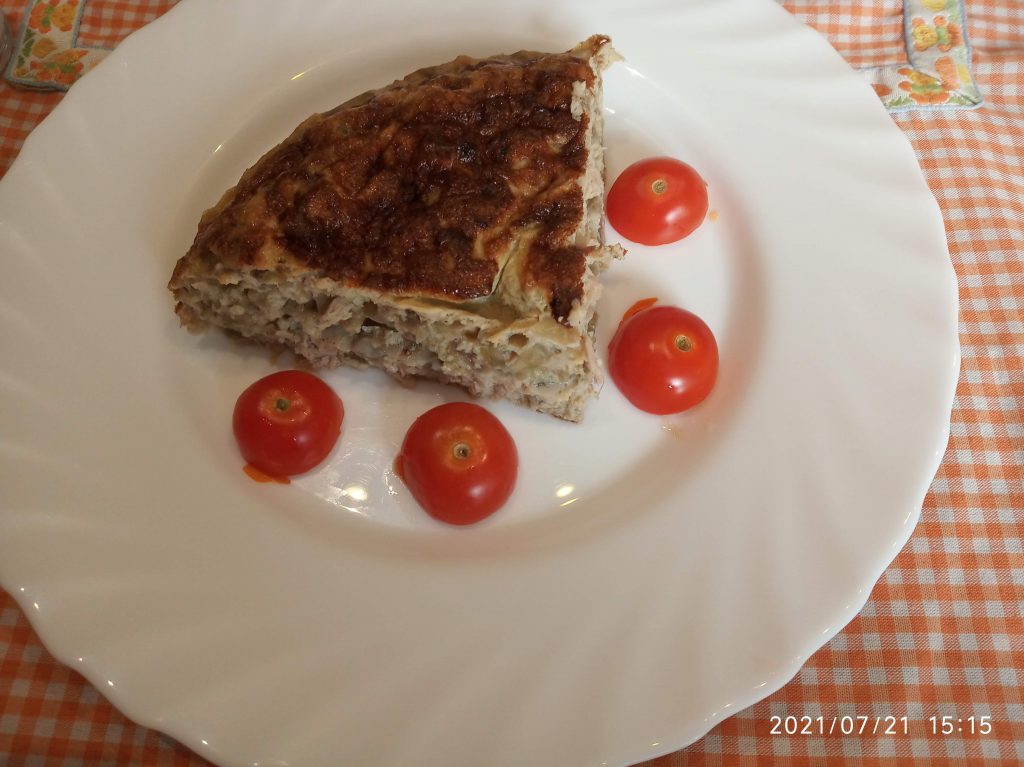 Tortilla de berenjena, cebolla y atún