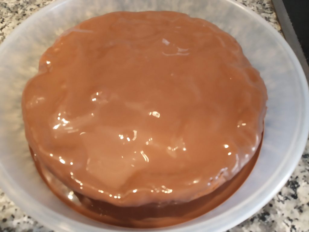 Tarta de queso con chocolate y tortas de aceite de Inés Rosales al horno