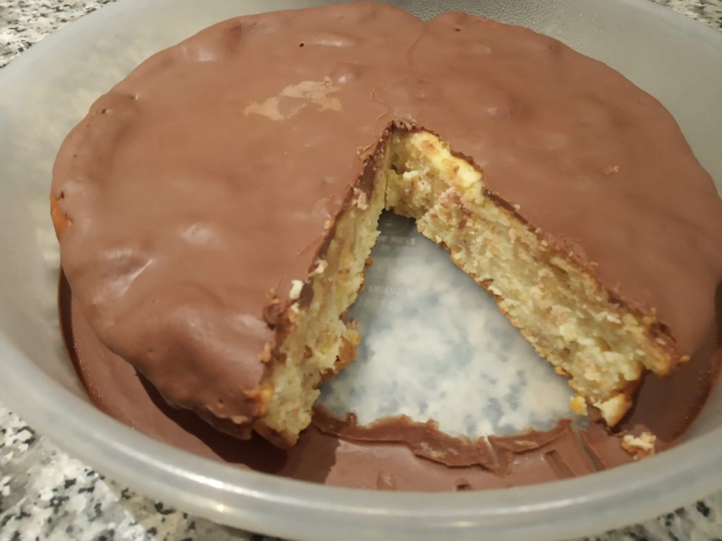 Tarta de queso con chocolate y tortas de aceite de Inés Rosales al horno