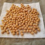 Crema de brócoli con garbanzos especiados al horno