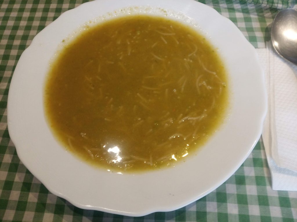 Sopa de verdura con fideos