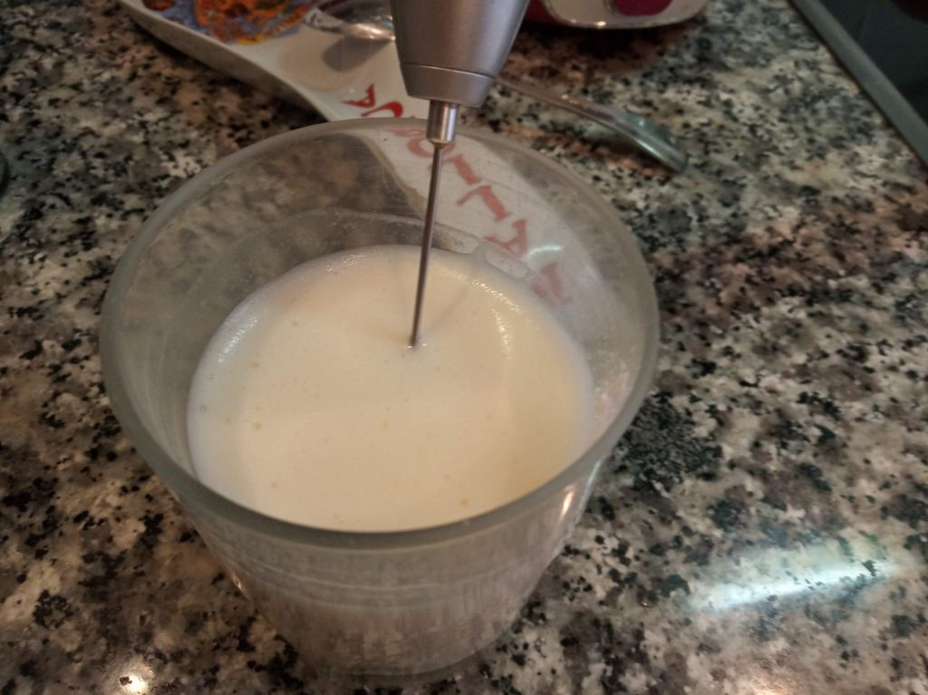 Yogur de turrón de almendra con cuajada