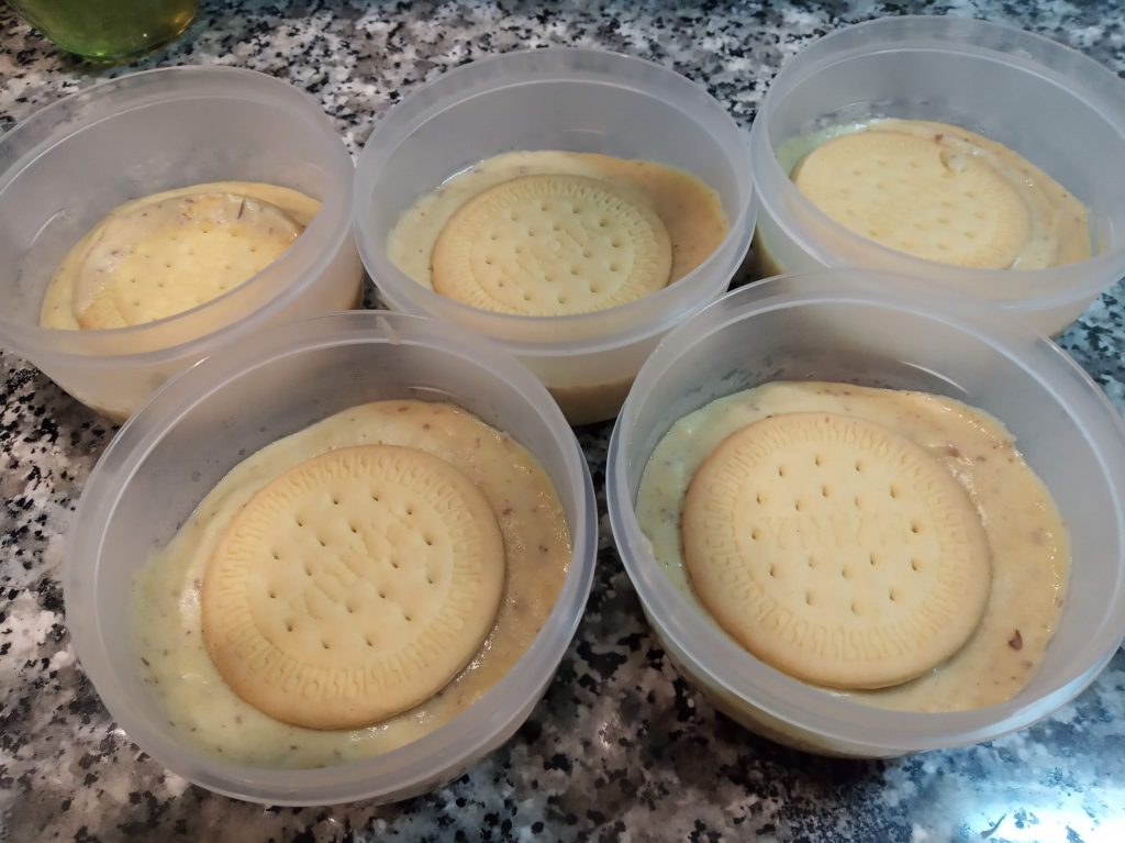 Natillas caseras de huevo y dátiles