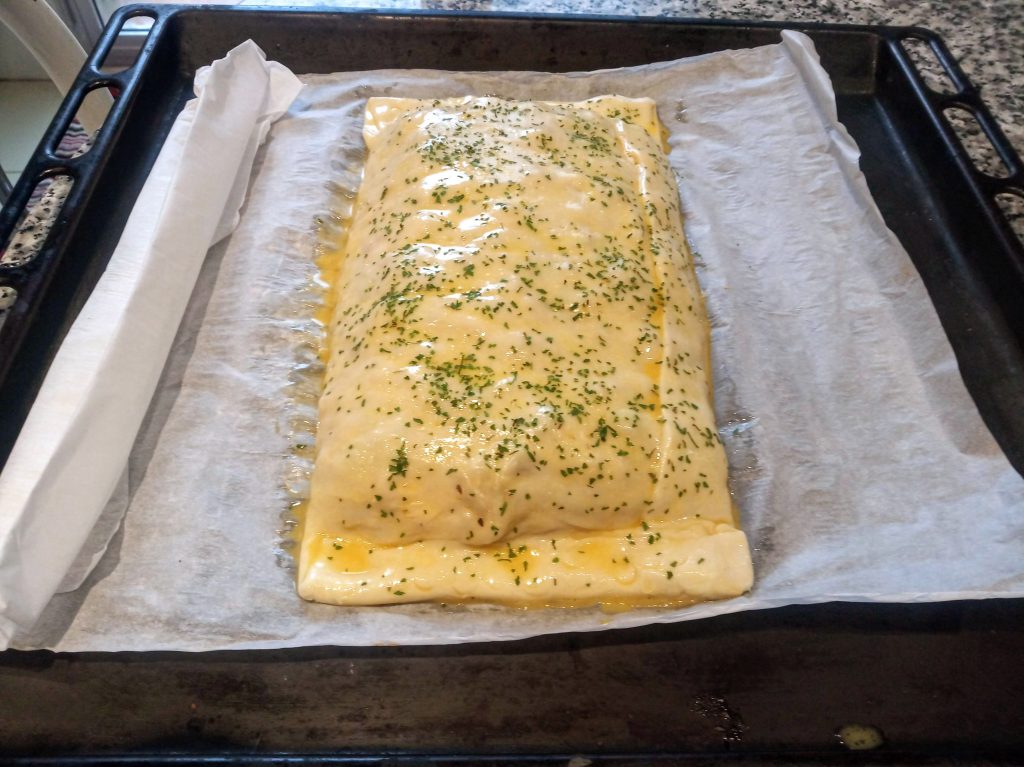 Hojaldre relleno de verduras y pollo