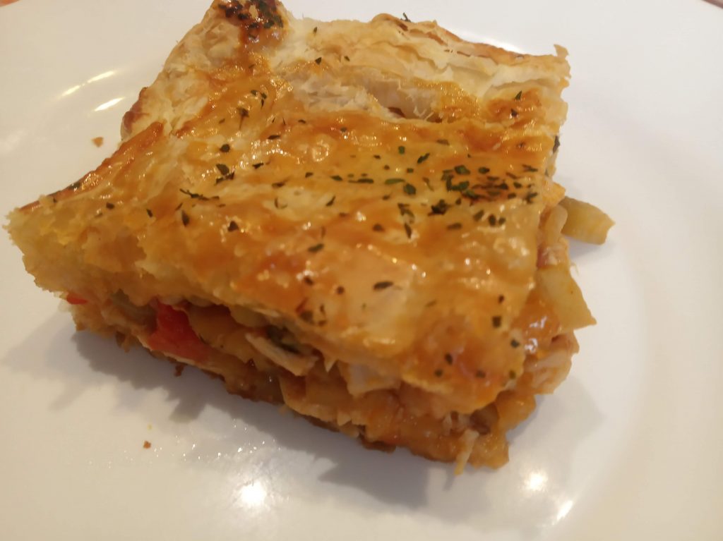 Hojaldre relleno de verduras y pollo