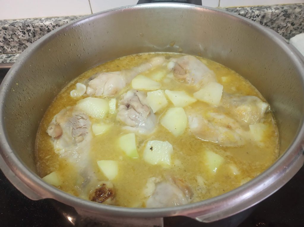 Pollo entero o muslitos asado en olla a presión