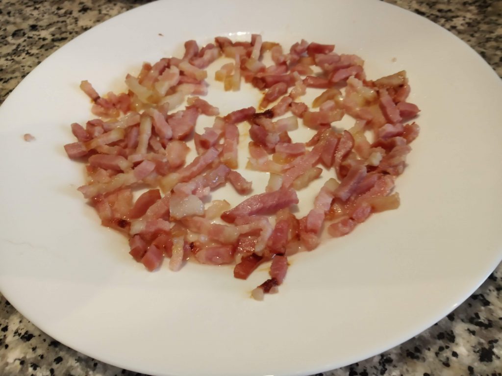 Tortilla de patatas cocidas al microondas con bacón