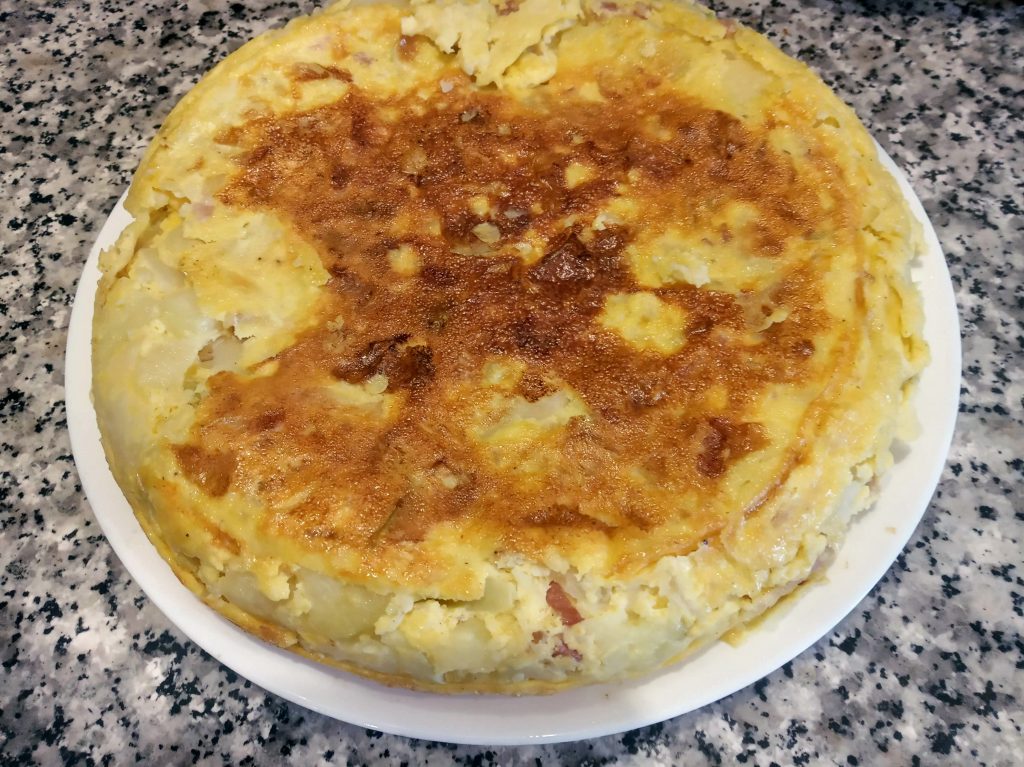 Tortilla de patatas cocidas al microondas con bacón