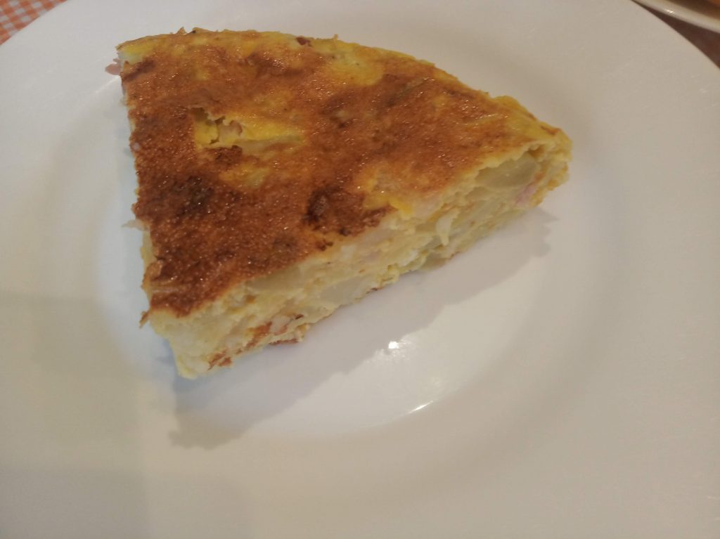 Tortilla de patatas cocidas al microondas con bacón