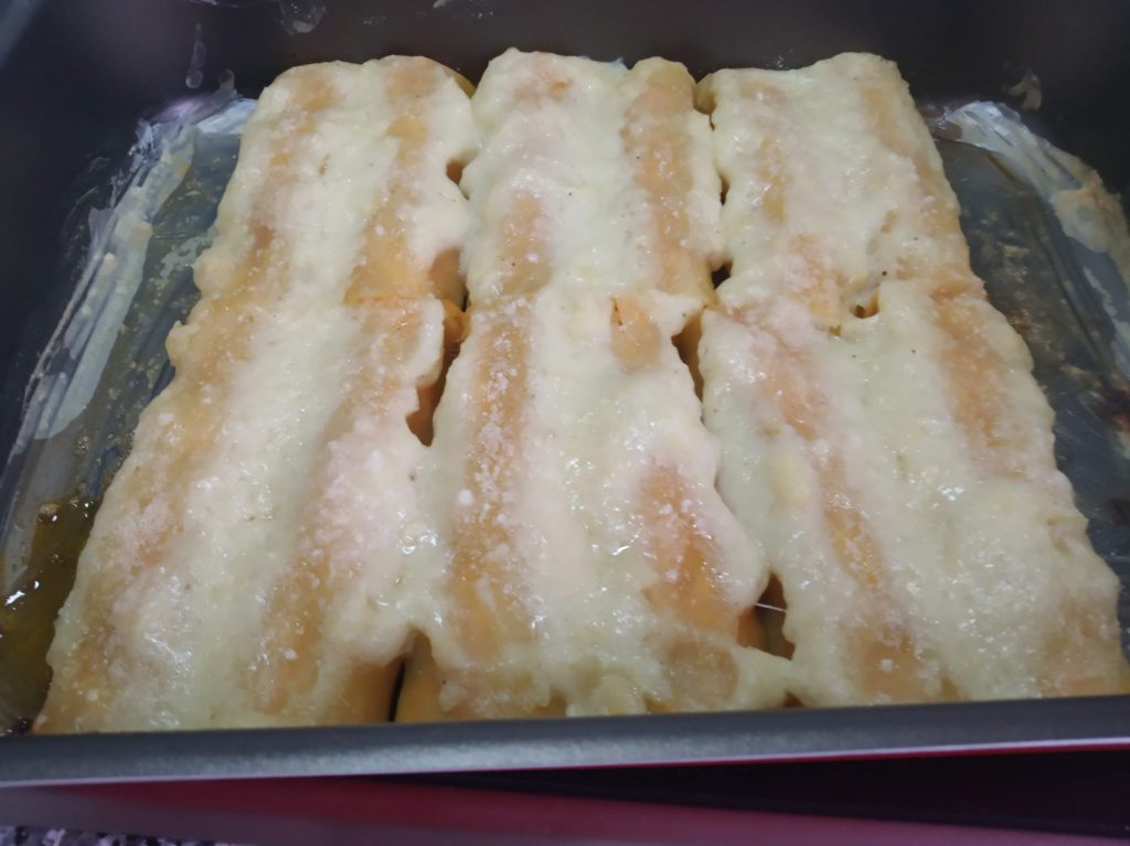 Canelones de atún con salsa bechamel