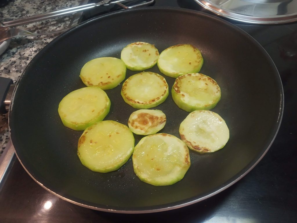 Tortilla de calabacín y tranchetes