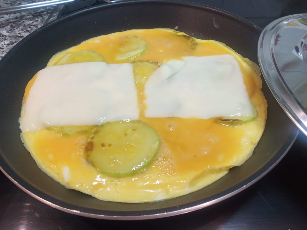 Tortilla de calabacín y tranchetes