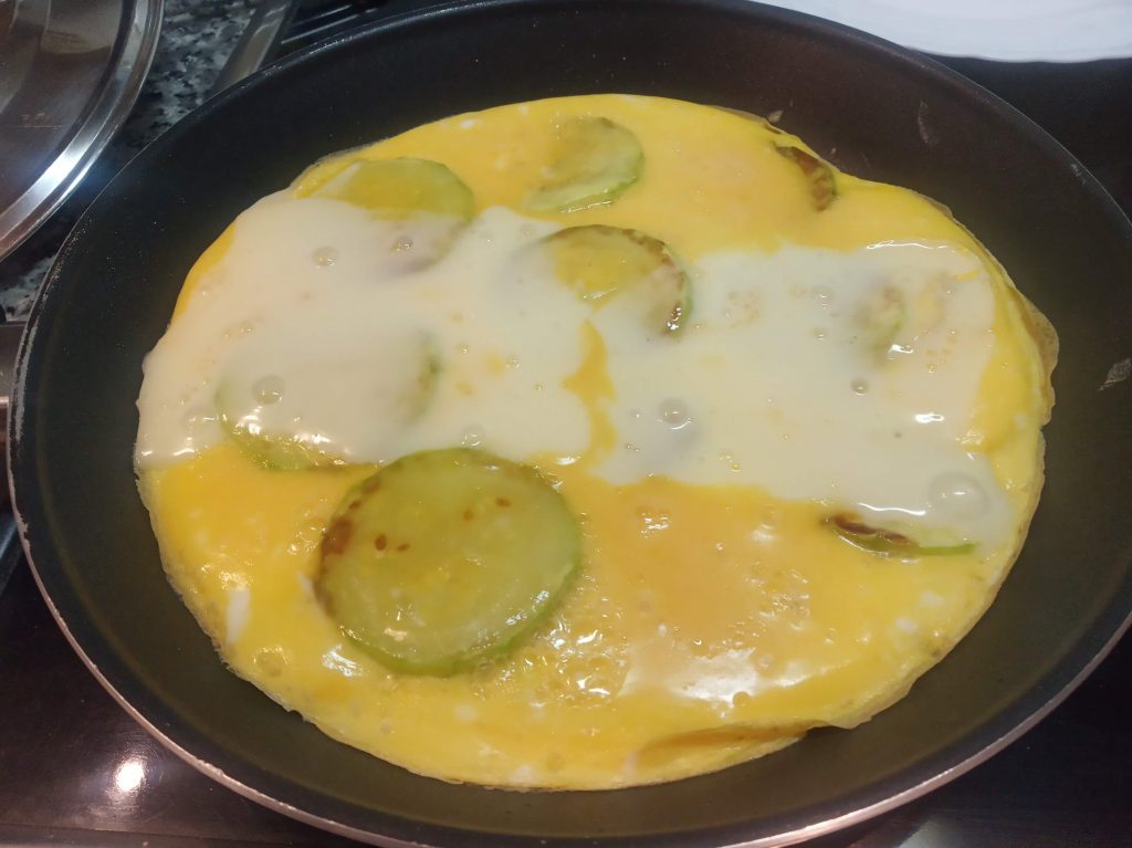 Tortilla de calabacín y tranchetes