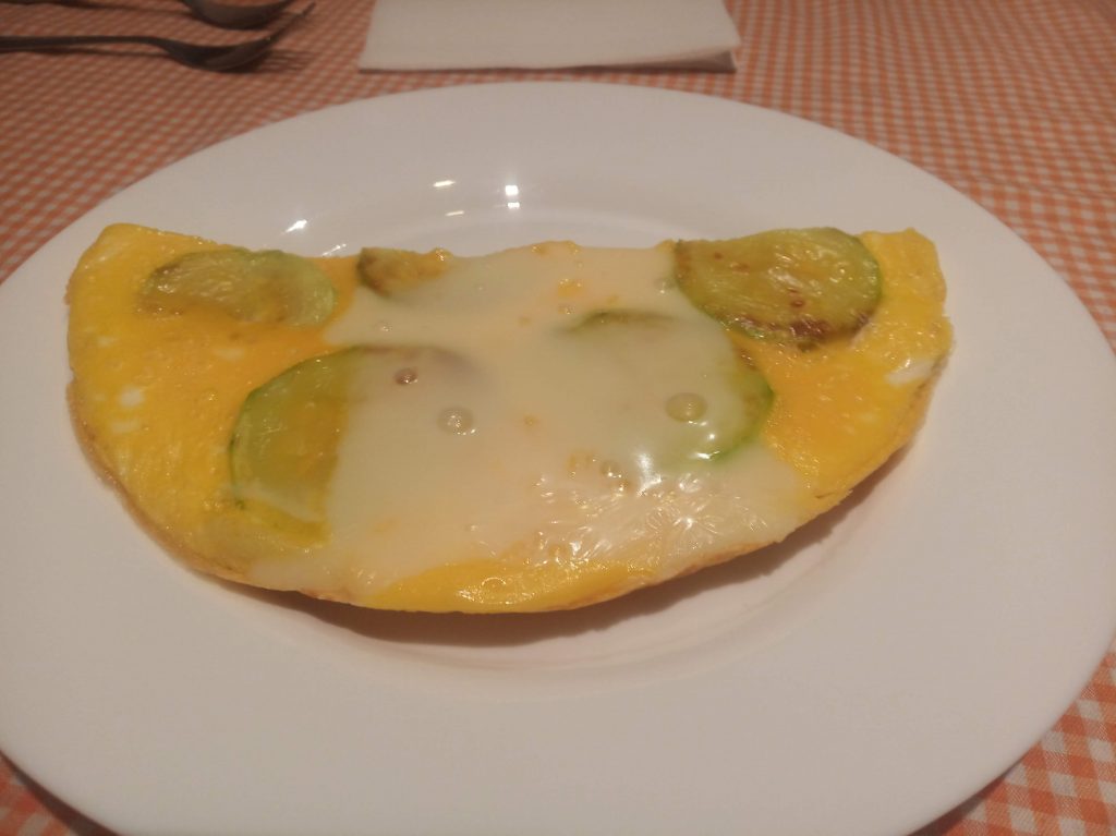 Tortilla de calabacín y tranchetes