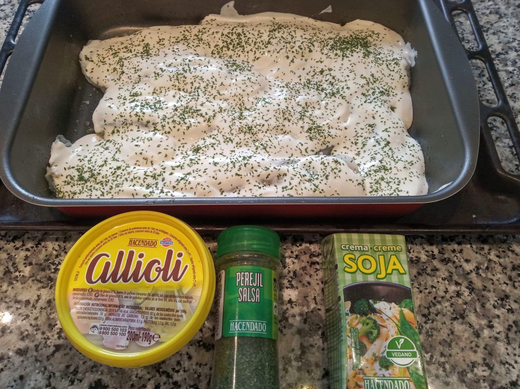 Filetes de Eglefino al horno con crema de soja y alioli