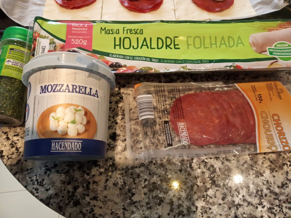 Hojaldre de chorizo y mozzarella