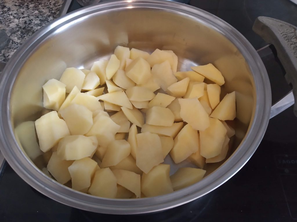 Gazpachuelo con rosada, patatas y arroz