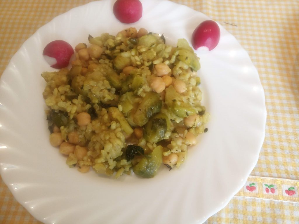 Coles de Bruselas con arroz y garbanzos