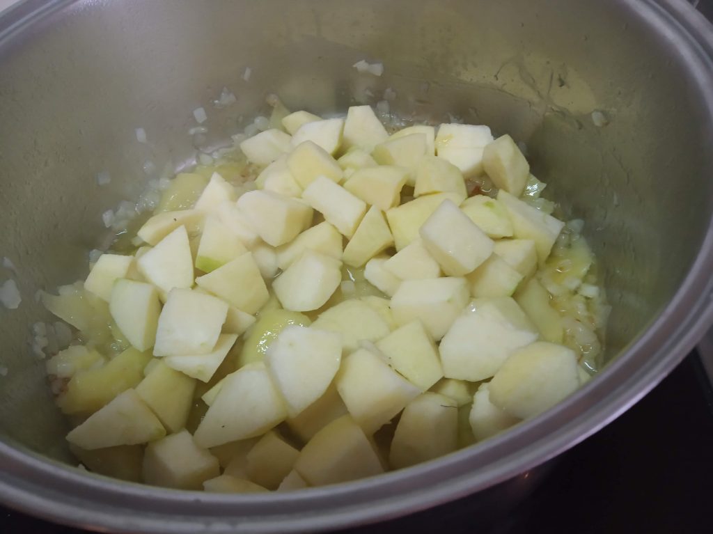 Crema de coliflor y manzana