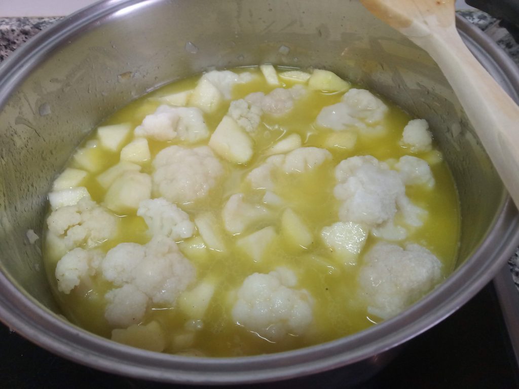 Crema de coliflor y manzana