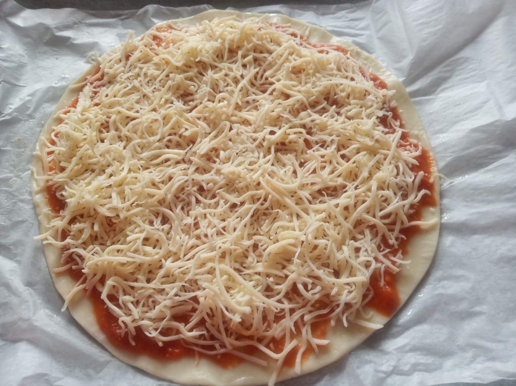 Pizza de Pasta Brisa con chorizo y queso
