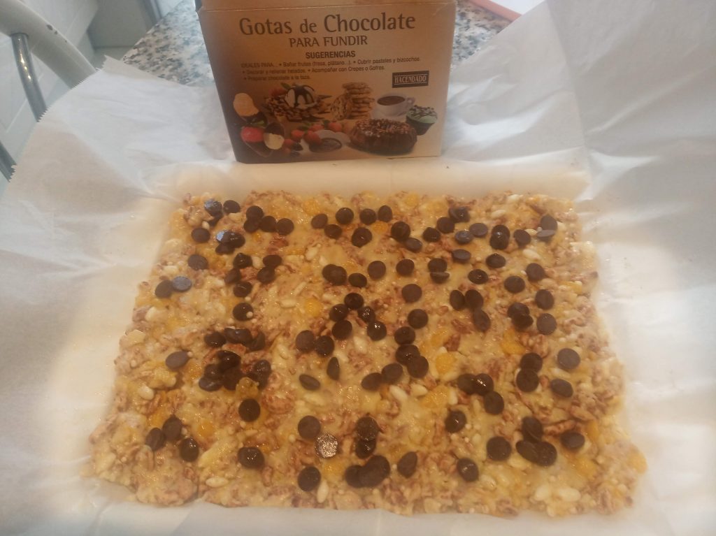 Chocolate con mix de cereales y pepitas o fideos de chocolate