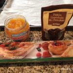 Rollitos de hojaldre con mermelada y fideos de chocolate