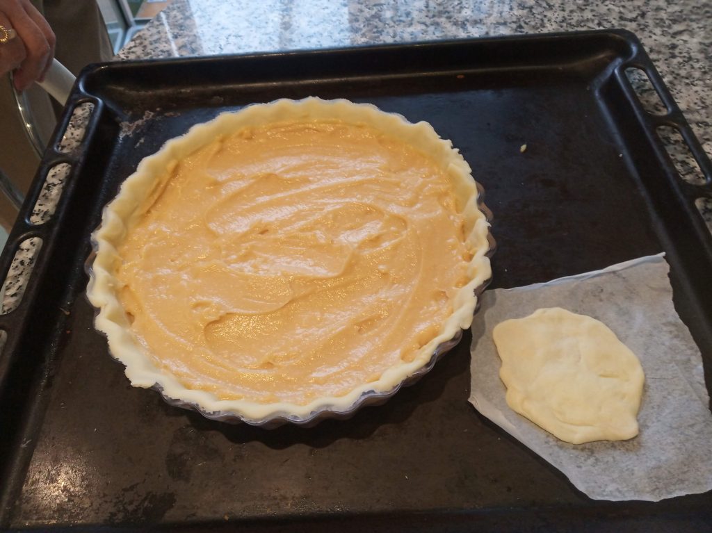 Tarta de crema pastelera con manzanas y canela Exprés