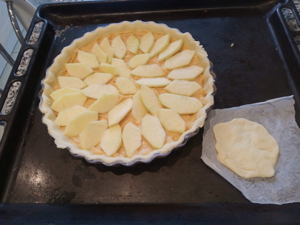 Tarta de crema pastelera con manzanas y canela Exprés