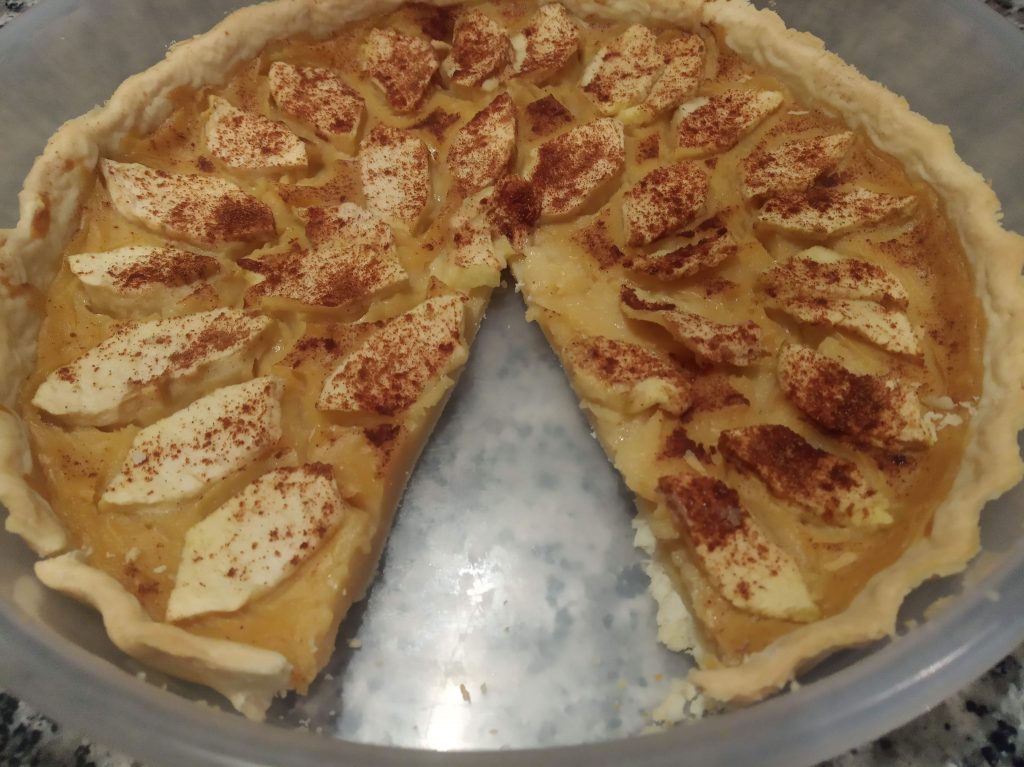 Tarta de crema pastelera con manzanas y canela Exprés