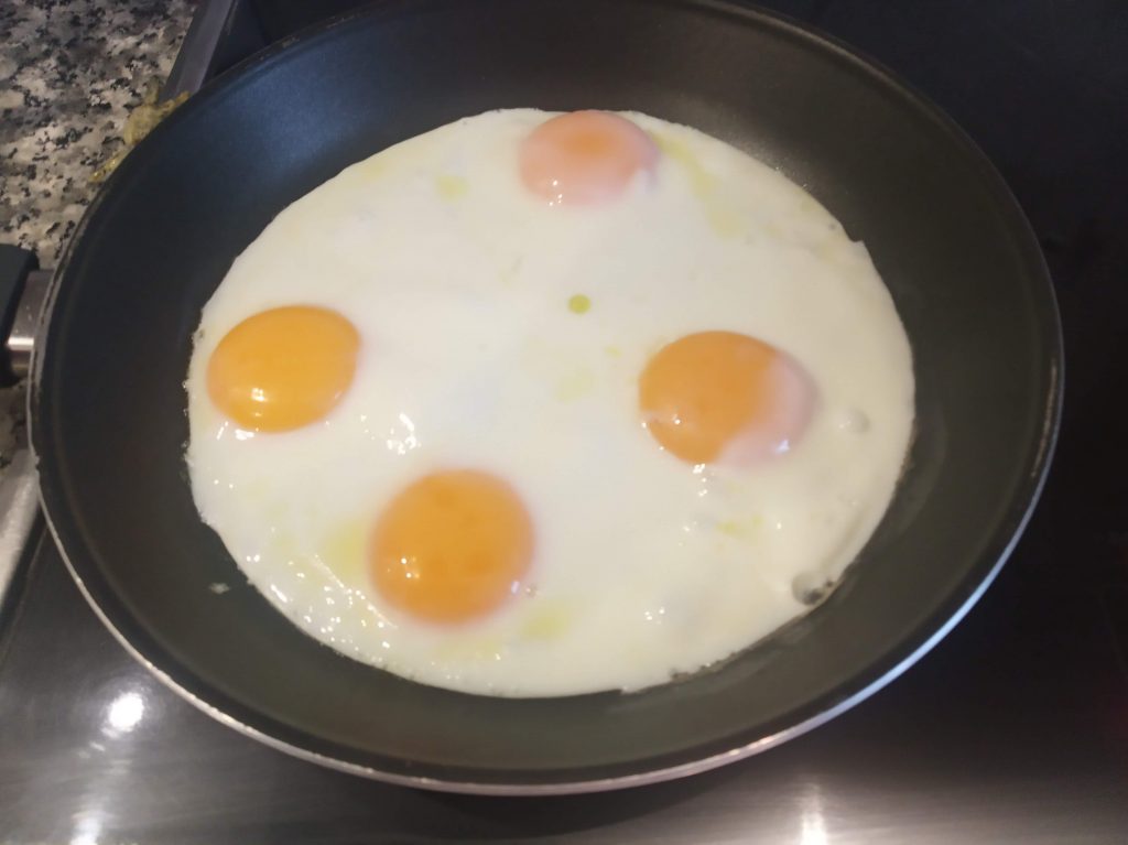 Puré de espinaca con huevo frito o a la plancha