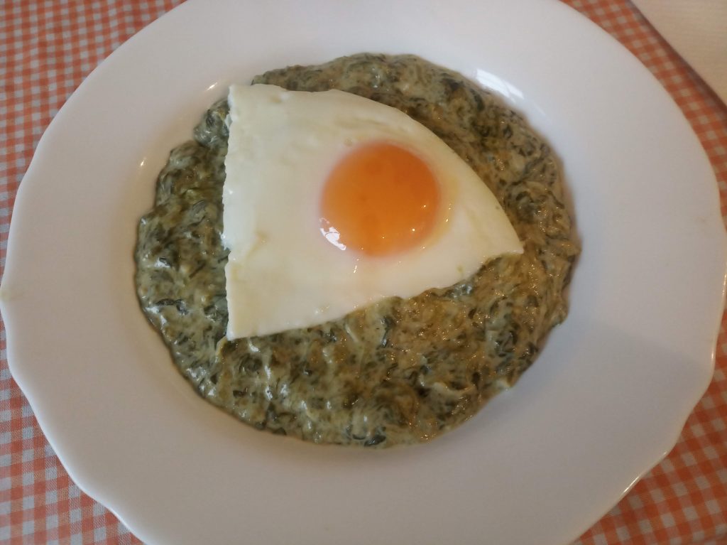 Puré de espinaca con huevo frito o a la plancha