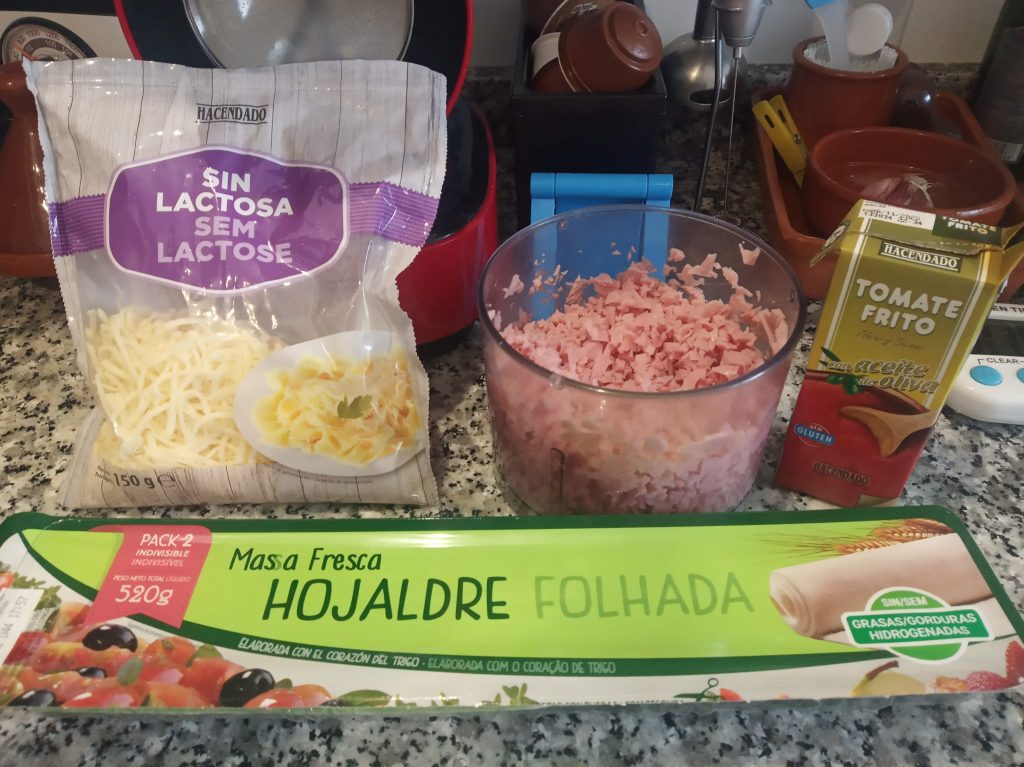 Pizza de hojaldre enrollada