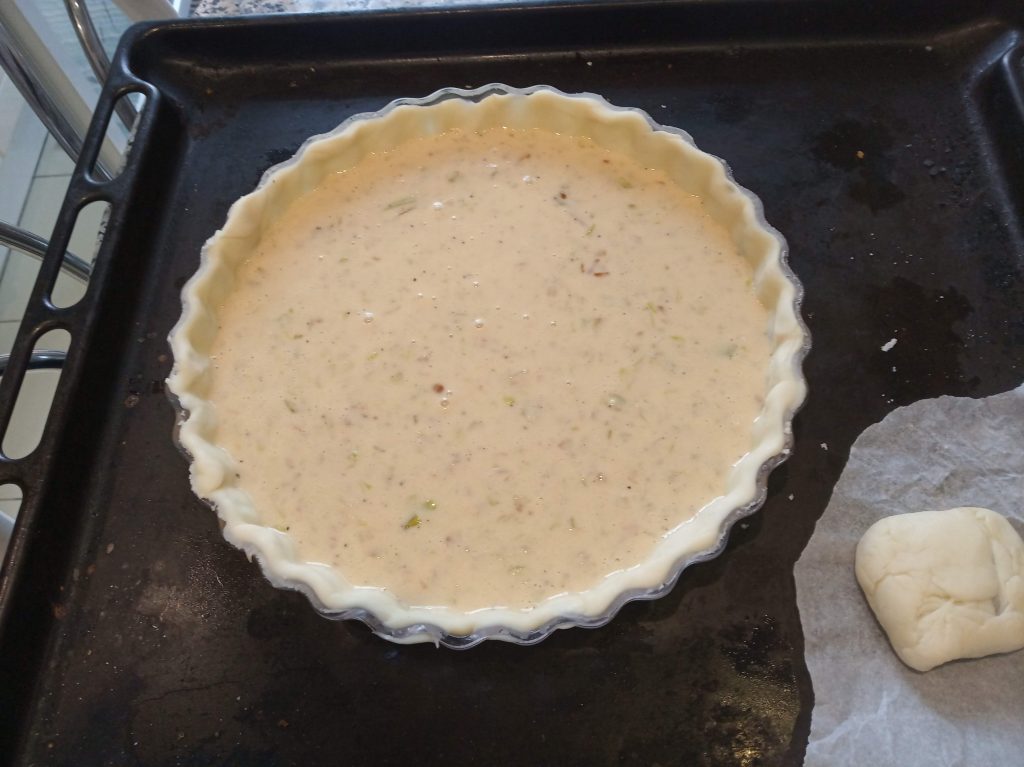 Tarta o Quiche de atún con tomate y puerro