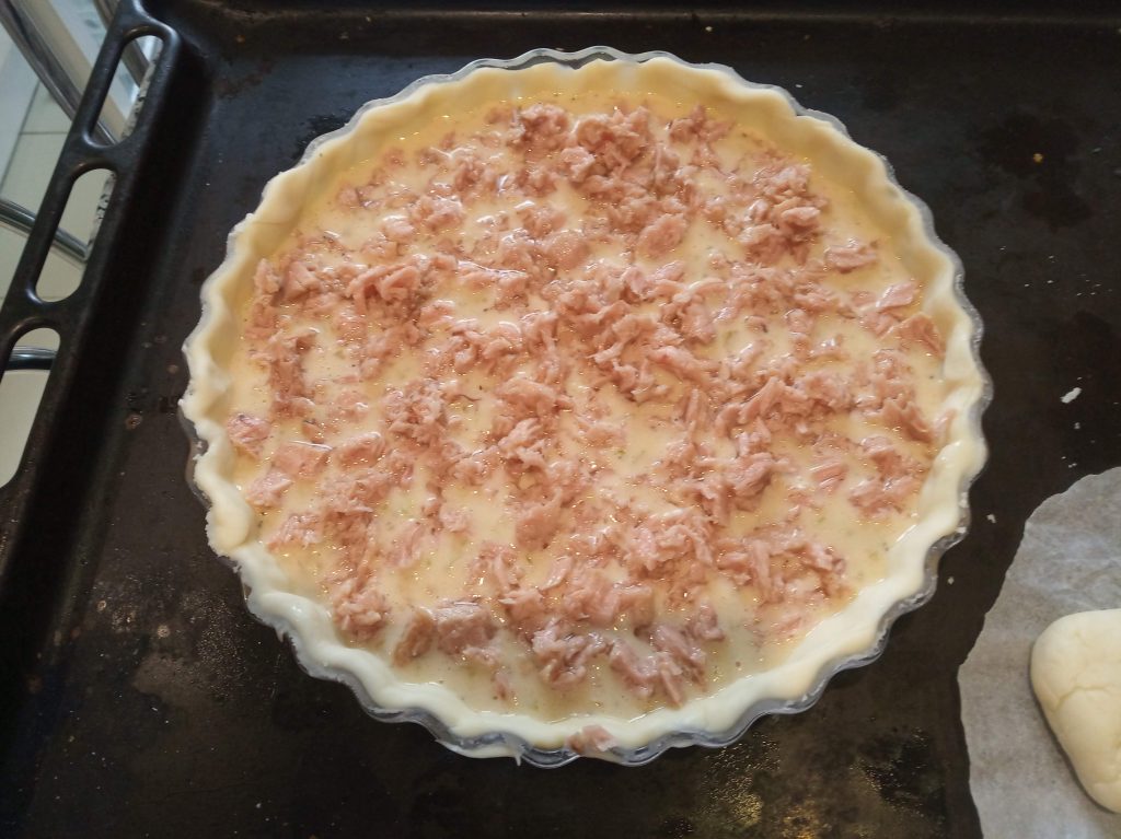 Tarta o Quiche de atún con tomate y puerro