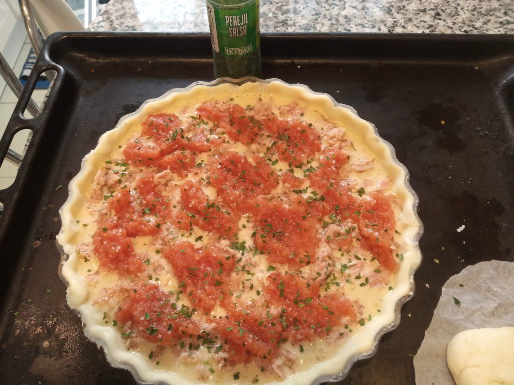 Tarta o Quiche de atún con tomate y puerro